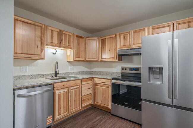 Building Photo - Completely renovated two bedroom!