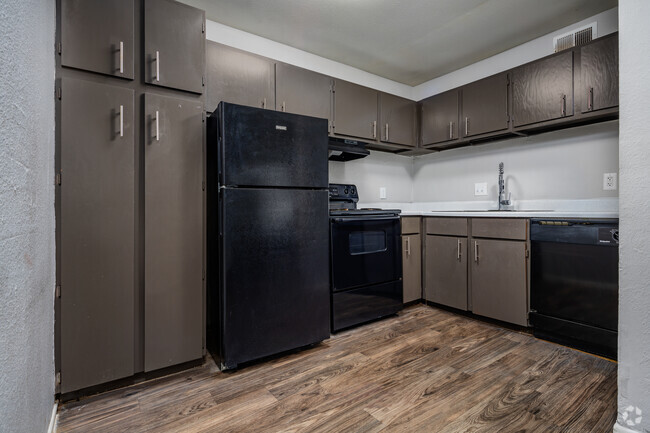 2BR, 1BA - 610SF V2 Kitchen - Regency Grove Apartments