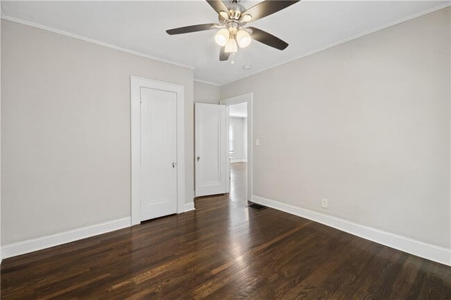 Building Photo - 1213 Cameron Ct NE