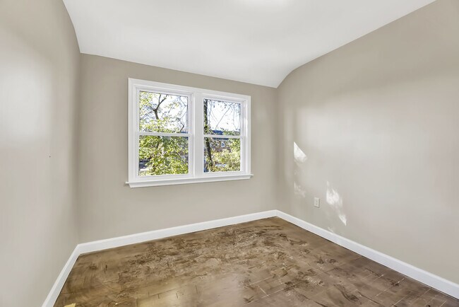 Building Photo - Fully Renovated 3 Bedroom Rowhome- Baltimo...