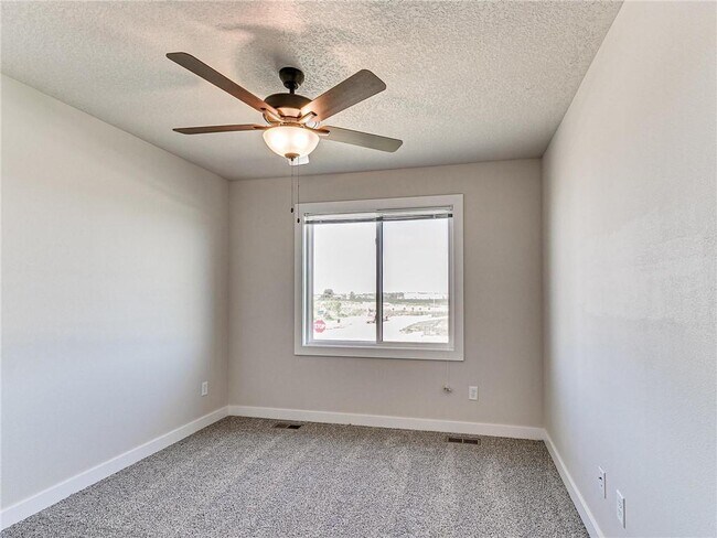 Building Photo - 6942 Bluebell Ct