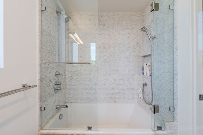 Building Photo - Stunning Custom Home in Del Rey