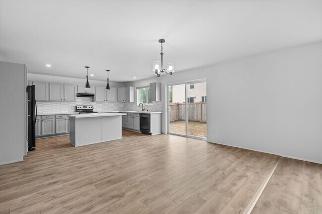 Building Photo - Spacious 5-Bedroom Home in Prime Yelm Loca...