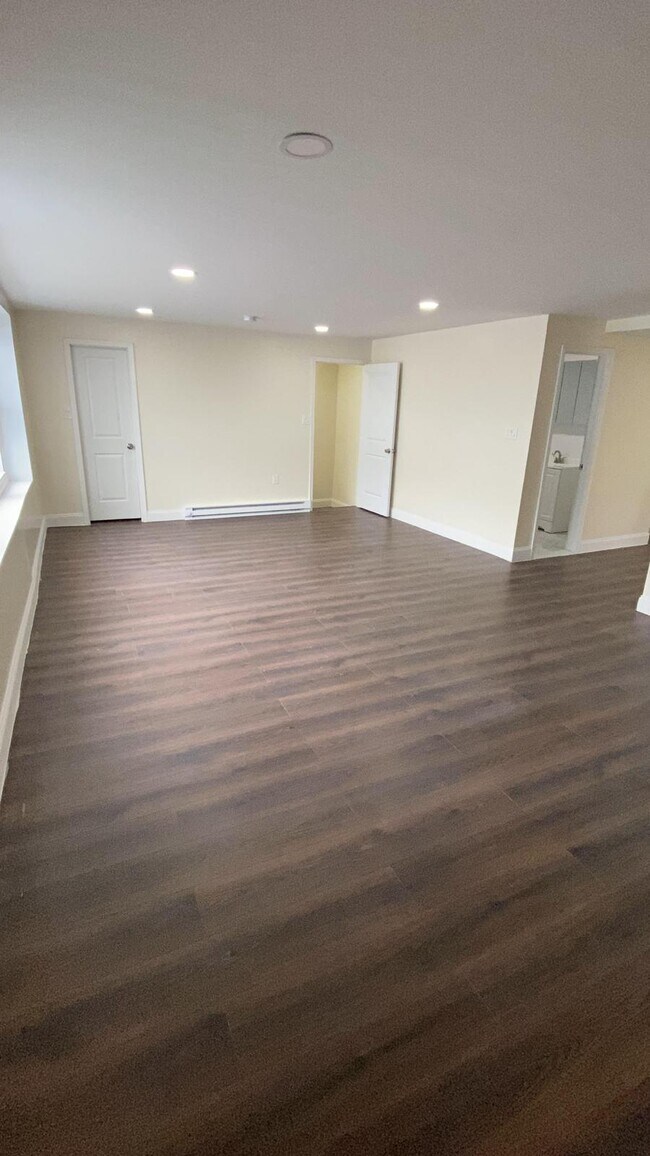 Building Photo - 242 W Bacon St