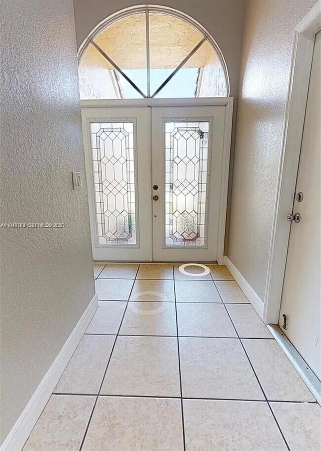 Building Photo - 14001 Oak Ridge Dr