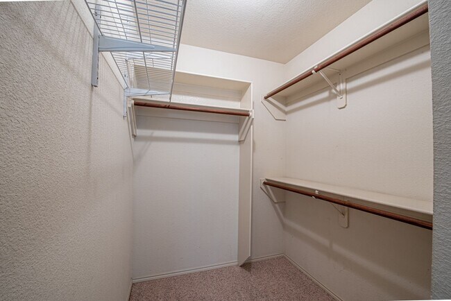 Building Photo - Spacious 4/2.5 Rental in Great ISD & LOTS ...
