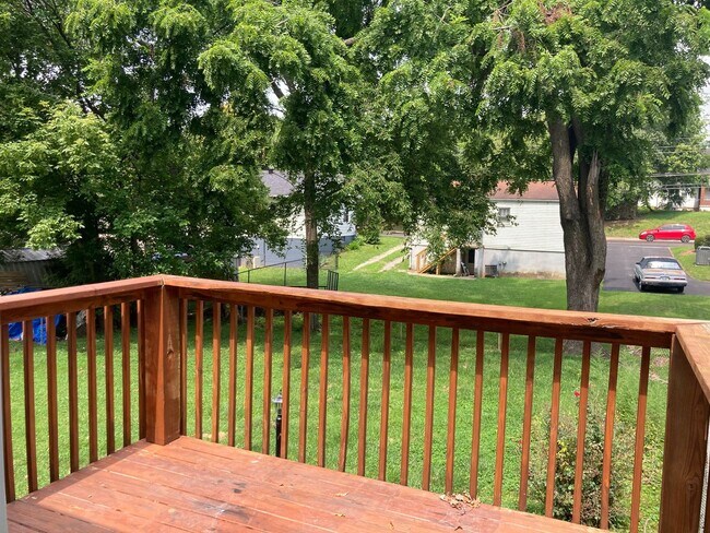 Building Photo - Rental Amount REDUCED!