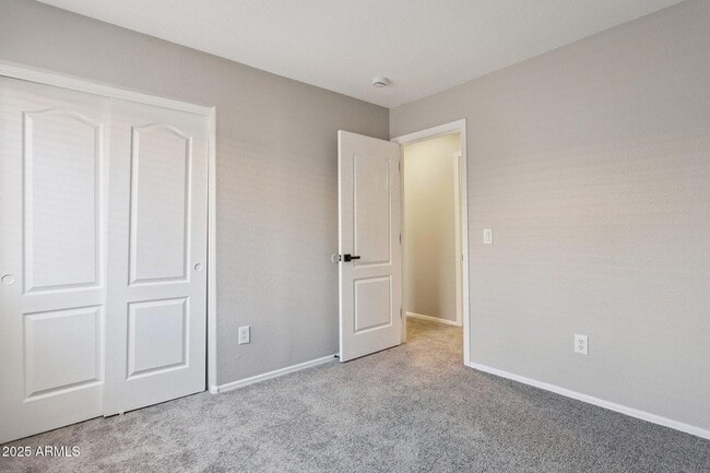Building Photo - 1556 N Rockwell Ct