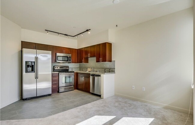 Building Photo - Open 1-bed condo in the Heart of Ballard