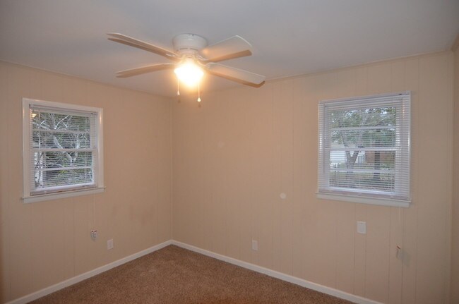 Building Photo - Charming Conrex Home Available Today!
