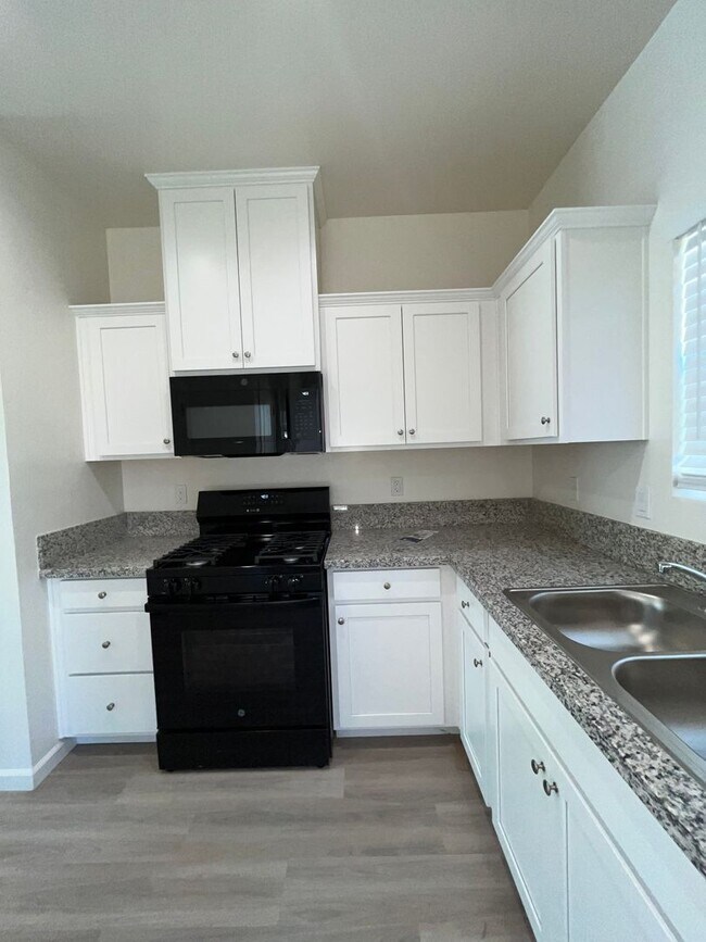 Building Photo - 4214