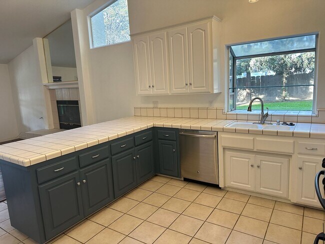 Building Photo - 2322 E Murray Ct