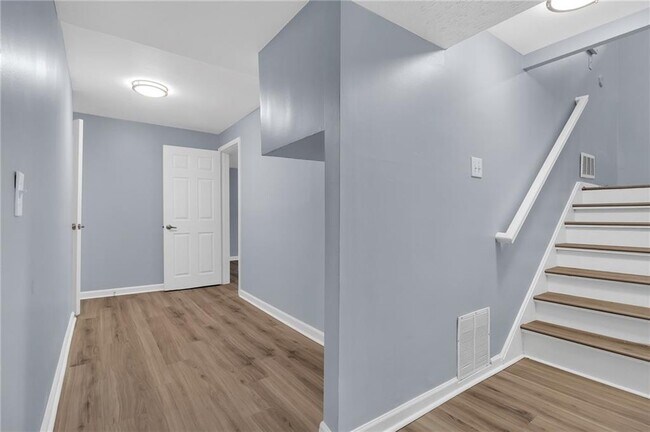 Building Photo - 2496 Shiloh Dr