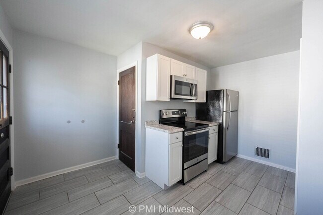 Building Photo - Charming 2 Bed, 1 Bath Duplex with House-L...