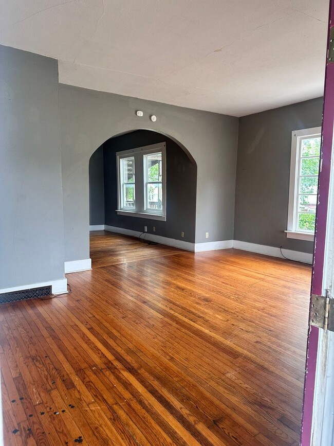 Building Photo - 311 W Elm St