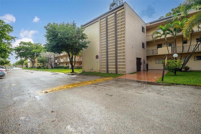 Building Photo - 300 Berkley Rd