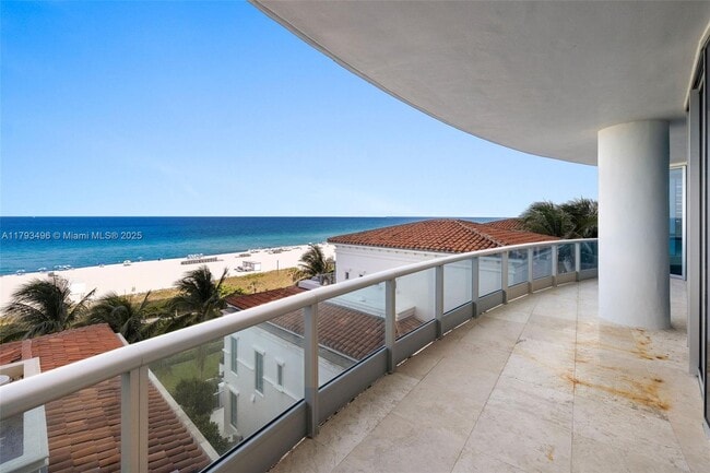 Building Photo - 5959 Collins Ave