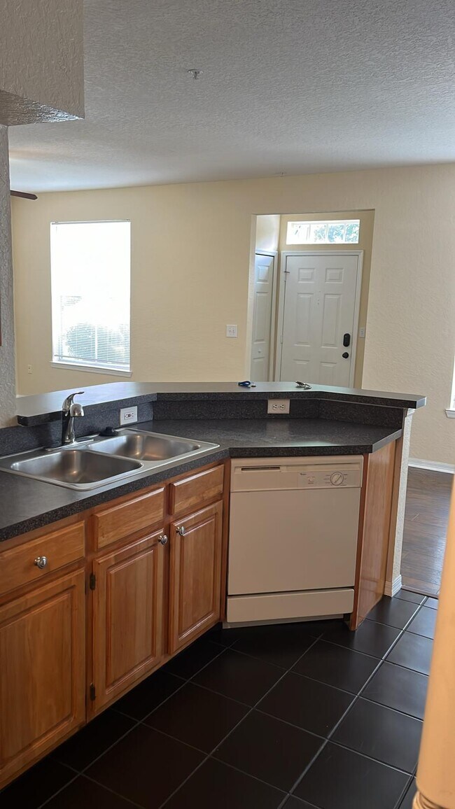 Building Photo - 6071 Westgate Dr