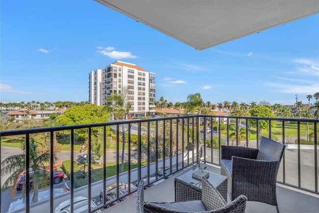 Building Photo - 6295 Bahia Del Mar Cir