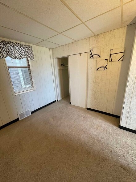 Building Photo - 104 E 23rd St