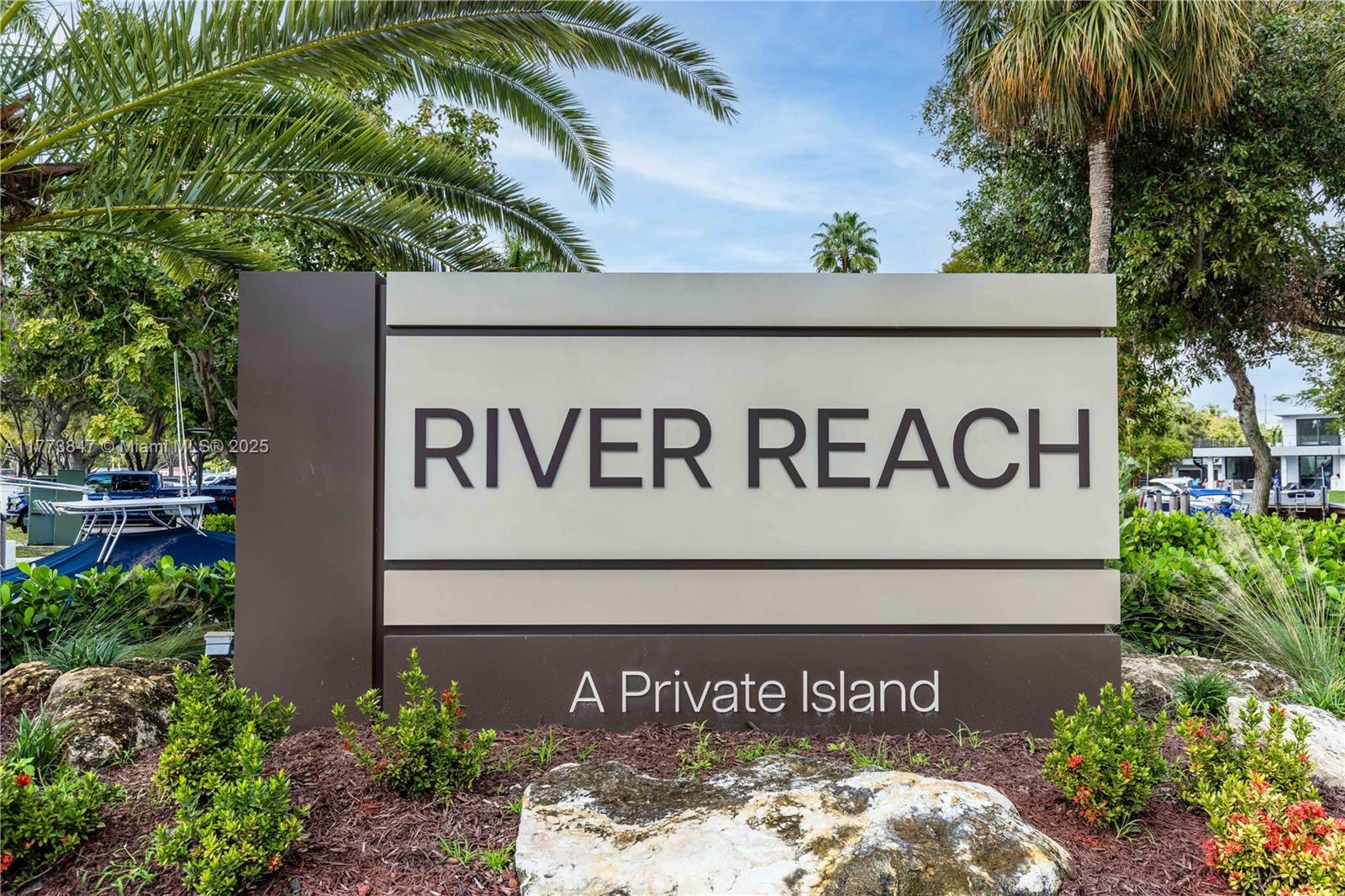 Building Photo - 1000 River Reach Dr