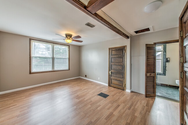 Building Photo - 2305 S Big Bend Blvd