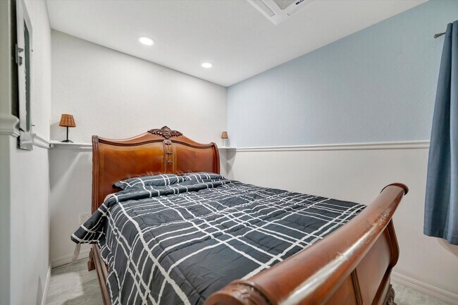 Building Photo - 4408 E Riverside Dr