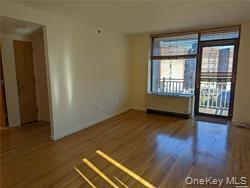 Building Photo - 116-24 Grosvenor Ln