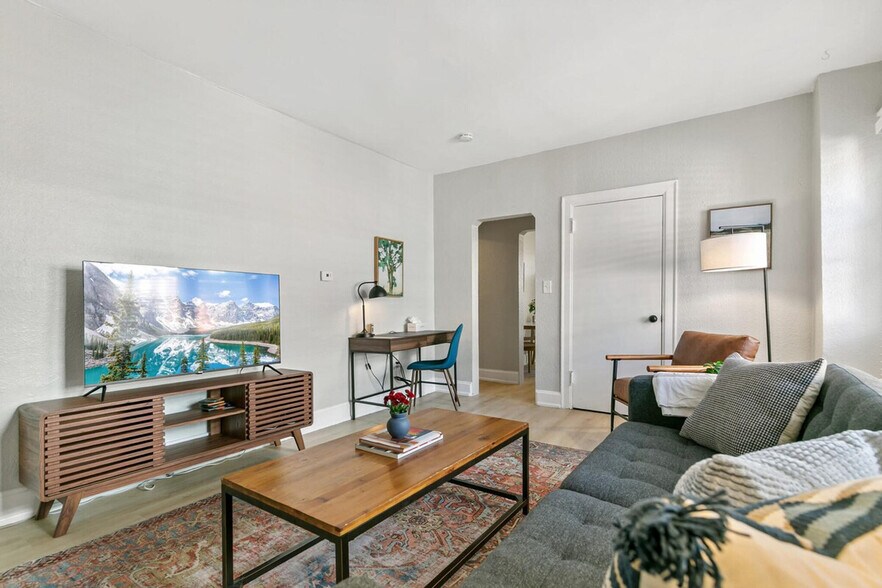 Building Photo - 1073 N Downing St