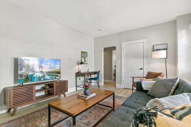 Building Photo - 1073 N Downing St