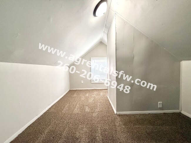 Building Photo - 2 Bedroom House