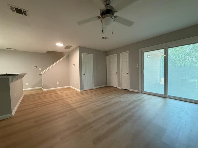 Building Photo - 2906 Kestrel Dr