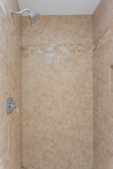 Building Photo - 274 Trunk St NE