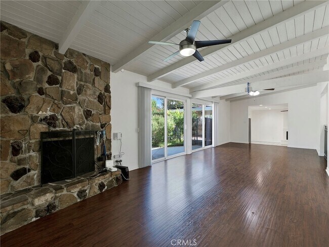 Building Photo - 10918 Reseda Blvd