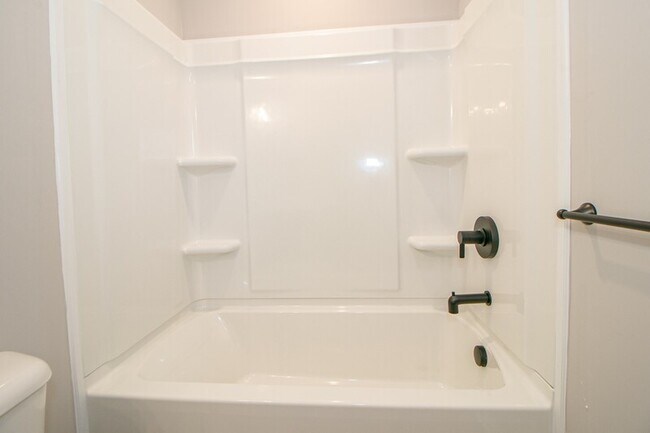 Building Photo - 1115 Hillwood Dr
