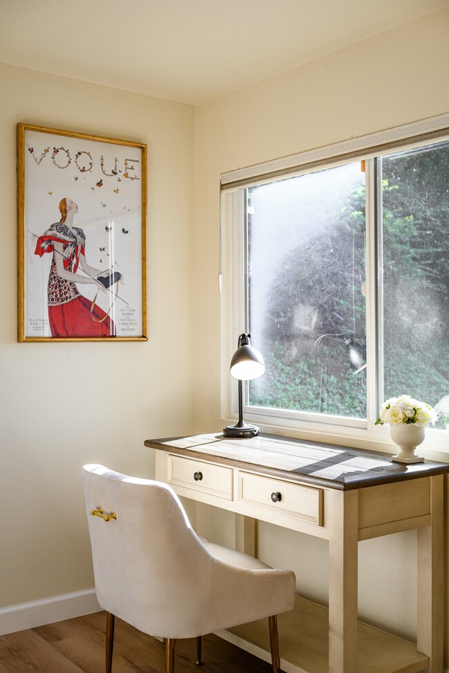 Building Photo - 10961 Limetree Dr