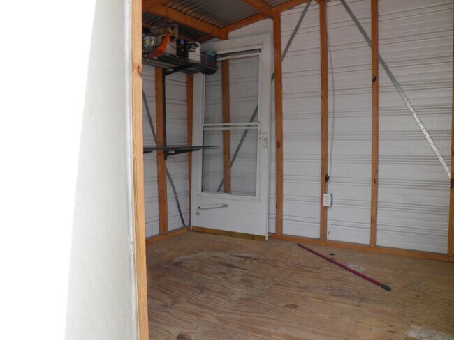 Building Photo - 103 Oregon Dr NE