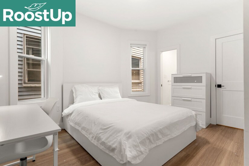 Building Photo - Furnished private bedroom with private ens...