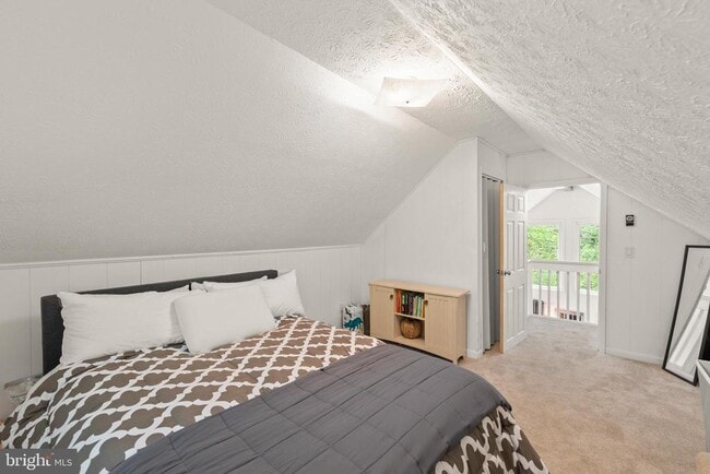 Building Photo - 1249 Lakeview Dr