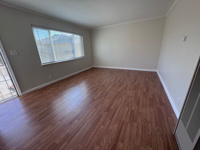 Building Photo - Unit 3