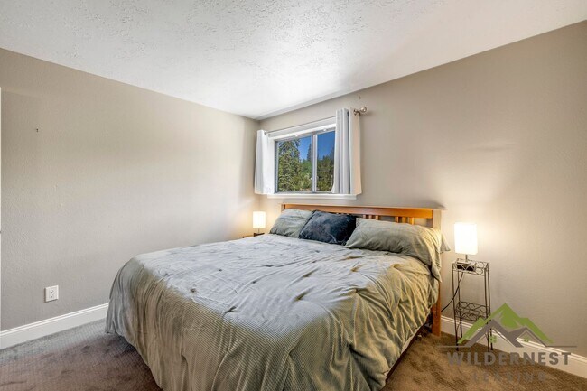 Building Photo - Buffalo Ridge - Spacious unit with Wifi, Covered Parking & Clubhouse