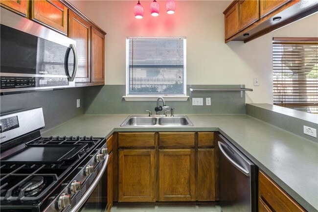 Building Photo - 105 Bluejay Cove