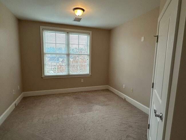 Building Photo - Downtown Raleigh 2 Bed 2 Bath Condo w/ cov...
