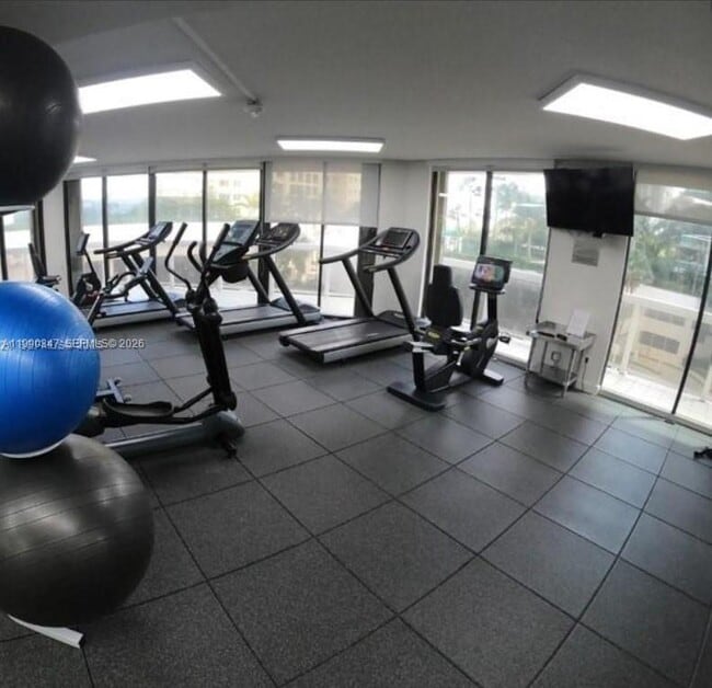 Building Photo - 20185 E Country Club Dr