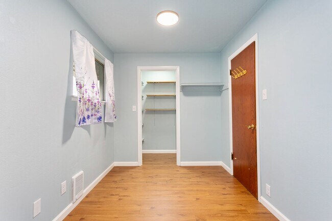 Building Photo - AVAILABLE FOR RENT – Beautiful 4BD / 3BA Home in Tacoma!