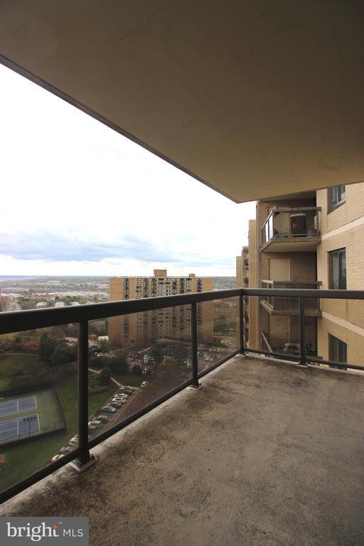 Building Photo - 307 Yoakum Pkwy