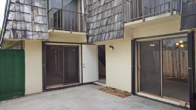 Building Photo - 1555 Fores Forest Lk