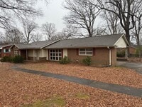 Building Photo - 3 bedroom 2 bathroom home!