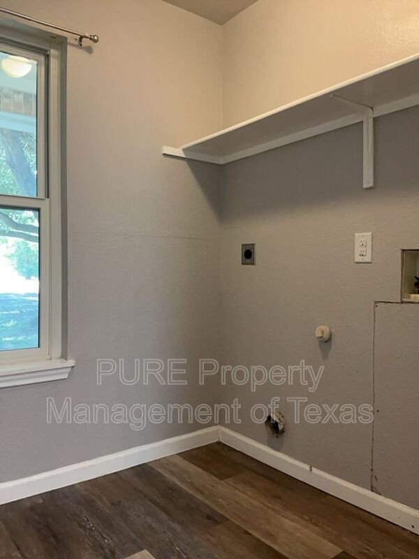 Building Photo - 246 Marvin Cove