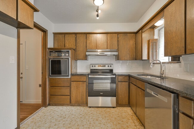 Building Photo - 1401 SW 60th St